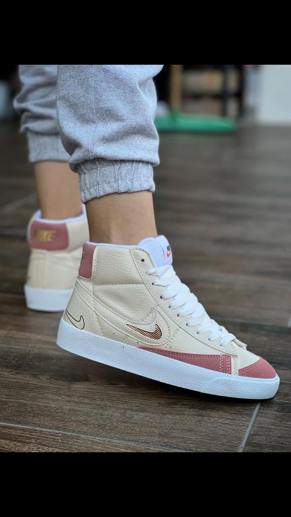 NIKE
